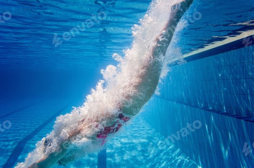 Preview: Underwater view od female diver