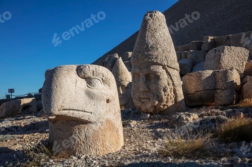 Preview: Nemrut Mountain and giant statue heads from1st century BC, in Adiyaman, Turkey.