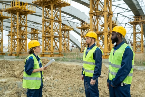 Preview: Foreman giving the instruction to workers outdoors