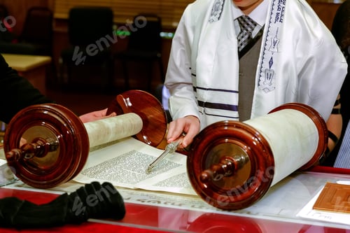 Preview: Jewish man dressed in ritual clothing family man mitzvah jerusalem