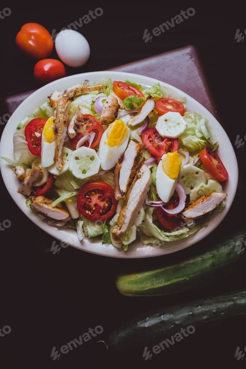Preview: Fresh and Nutritious Chicken Salad with Vegetables