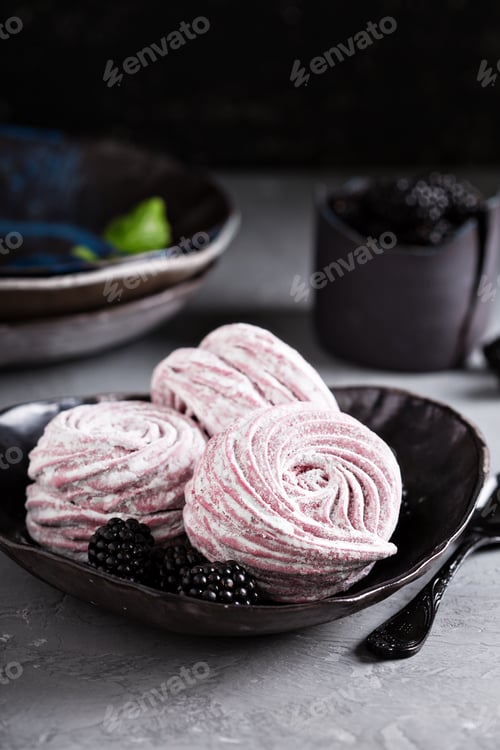 Preview: Homemade marshmallow dessert with berries