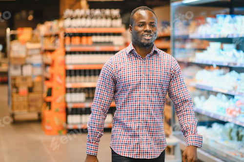 Preview: Attractive african american man shopping in a supermarket
