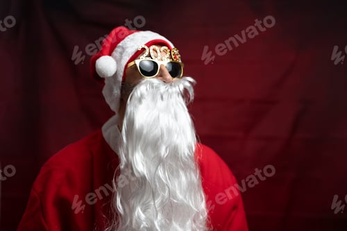 Preview: Playful portrait of Santa Claus wearing gold party glasses