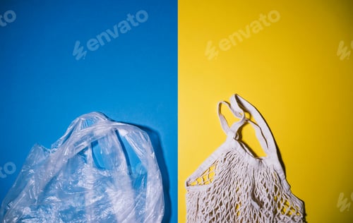Preview: Mesh bag vs plastic bag. Reusable shopping bag instead of plastic bag.