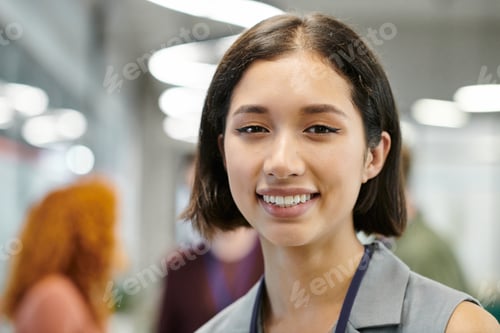 Preview: professional headshot of cheerful brunette businesswoman looking at camera in coworking office