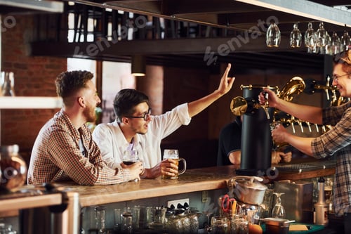 Preview: Group of people in casual clothes sitting in the pub
