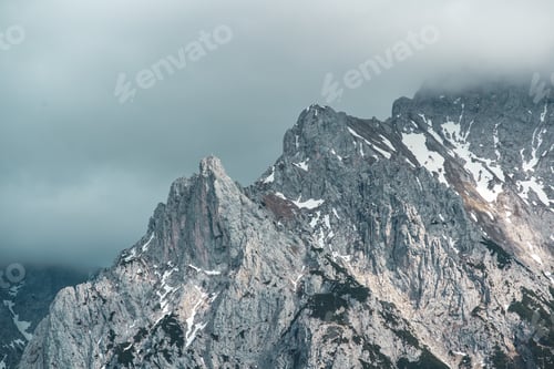 Vista previa: View of the Bavarian Alps. The mountain range is called "Krawendel"