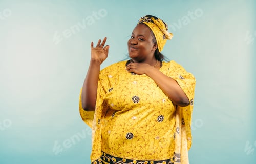 Preview: Image of a beautiful woman from africa wearing traditional clothes