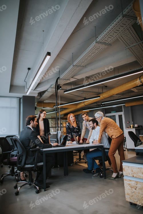 Preview: Business people working in the modern office