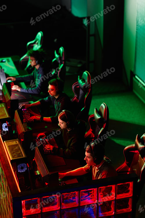Preview: Team of Gamers in eSports Club