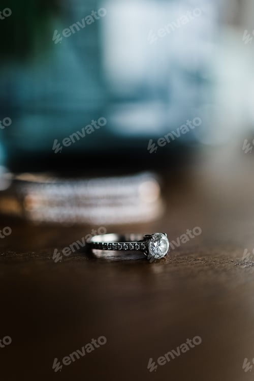 Preview: Close up of wedding ring