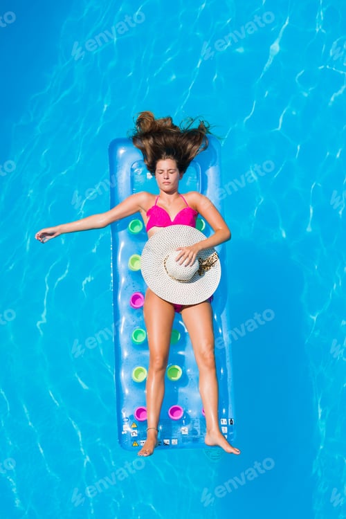 Preview: woman relaxing at the swimming pool
