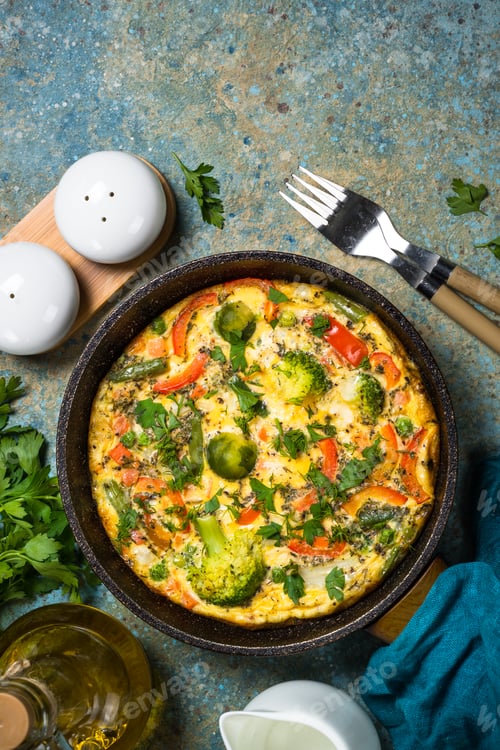 Preview: Frittata with fresh vegetables in the skillet