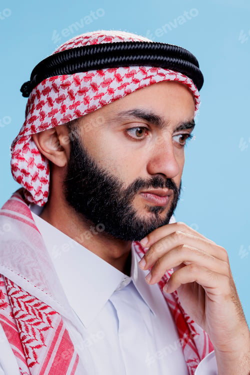 Preview: Arab in traditional headdress thinking