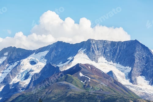 Preview: Mountains in Canada