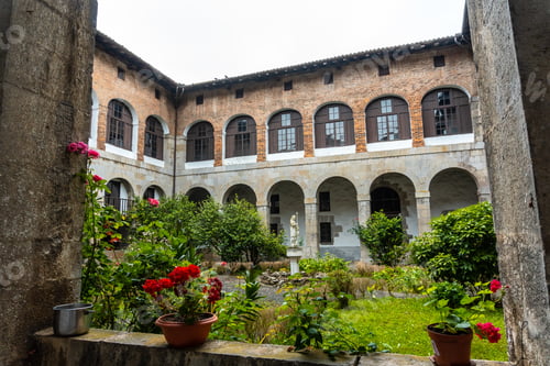 Preview: Inner courtyard of the old Santa Clara Monastery in the town of Azkoitia