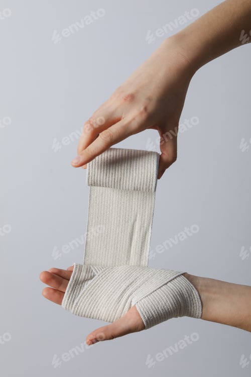 Preview: Concept of hand injury help with elastic bandage