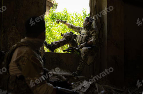 Preview: Special forces soldier in camouflage, Take refuge in an abandoned building