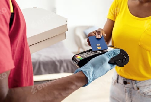 Preview: Unrecognizable Female Paying For Pizza Delivery With Credit Card Indoor