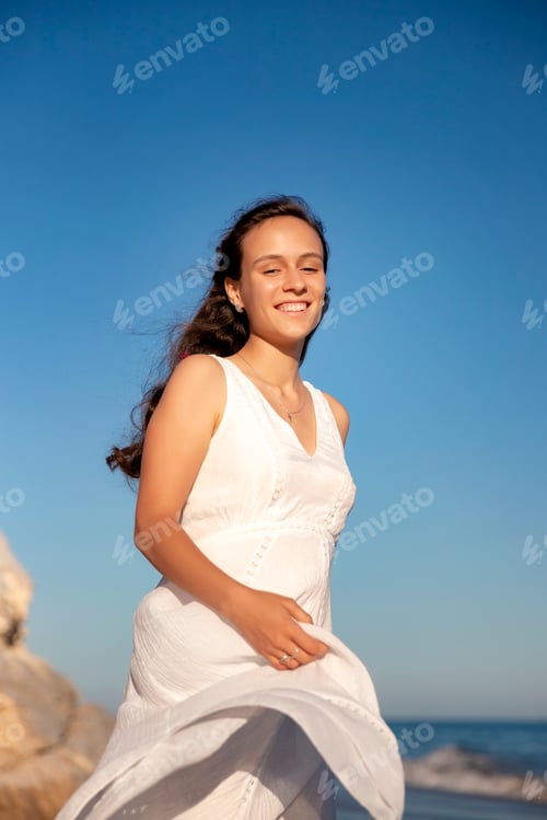 Preview: Happy people on the beach