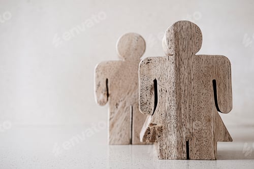 Preview: figures of man and woman made with wood on a neutral background
