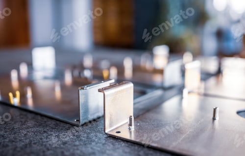 Preview: Metal boards and accessories lie on the surface