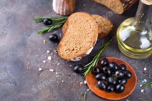 Preview: Fresh ciabatta with olive oil and olives