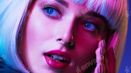 Preview: Glamour fashion girl. Beauty face with bright makeup. Beautiful woman in a white wig, bob hairstyle.