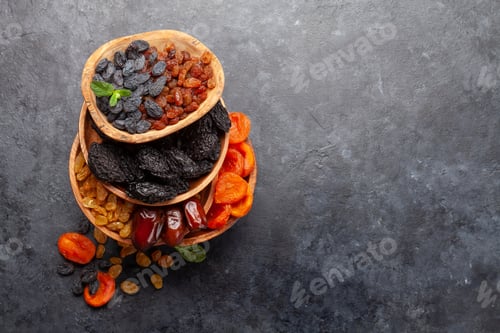 Preview: Various dried fruits and nuts