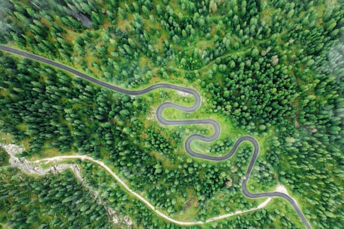Preview: The renowned Snake Road winding through the picturesque Giau Pass.