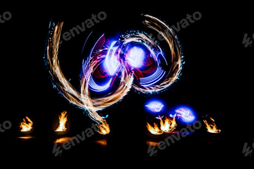 Preview: fiery pieces of a fire show
