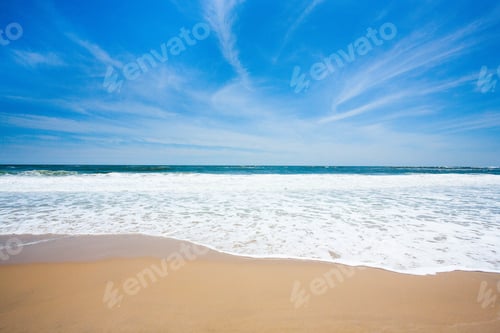 Preview: Beautiful view of ocean waves crashing onshore on a sunny day