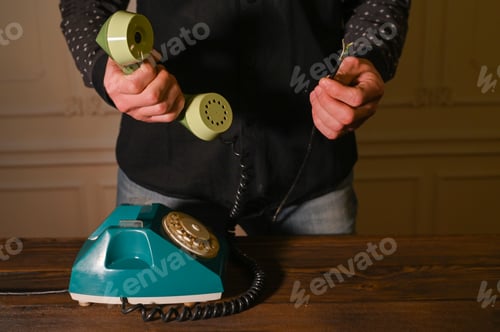 Preview: an old wired phone with a broken wire.