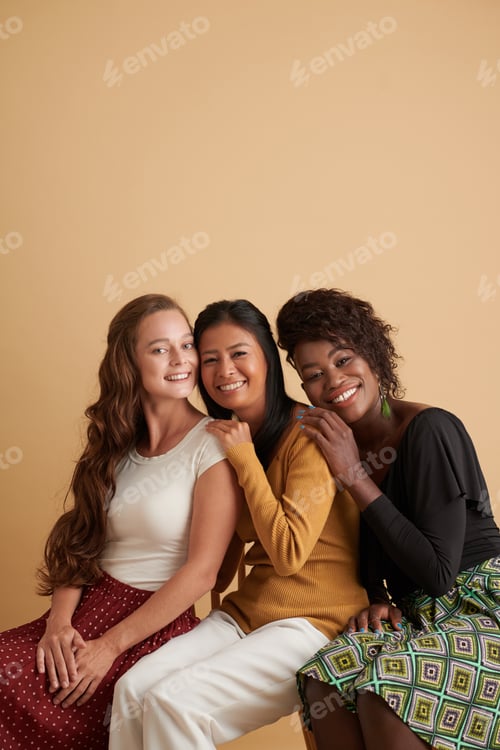 Preview: Friends Photographing in Studio
