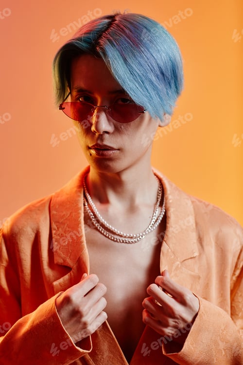 Preview: Asian young guy with blue hairstyle