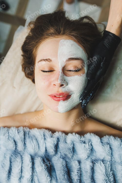 Preview: The hands of a beautician apply a mask to a woman's face in a spa salon. Aesthetic procedure