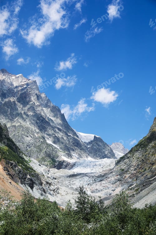 Preview: Picturesque view of mountains under cloudy sky