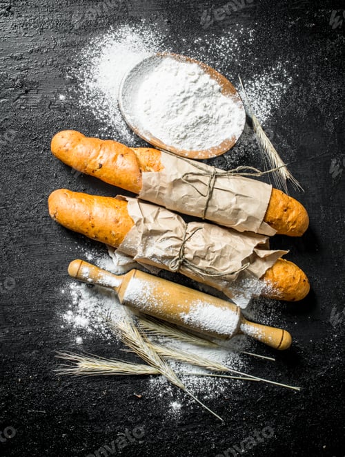 Preview: Fragrant baguette with flour and rolling pin.