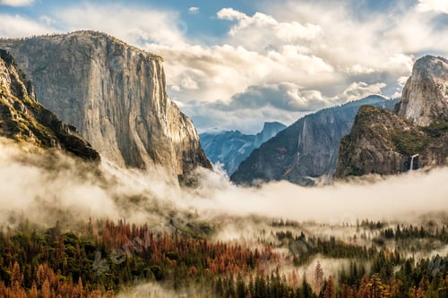 Preview: Yosemite Valley at cloudy autumn morning