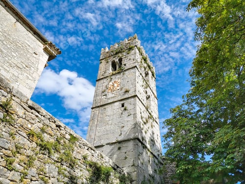 Aperçu: Low angle view of Stone tower in picturesque old town.