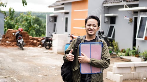 Preview: Smiling Young Man Giving Thumbs Up Outdoors