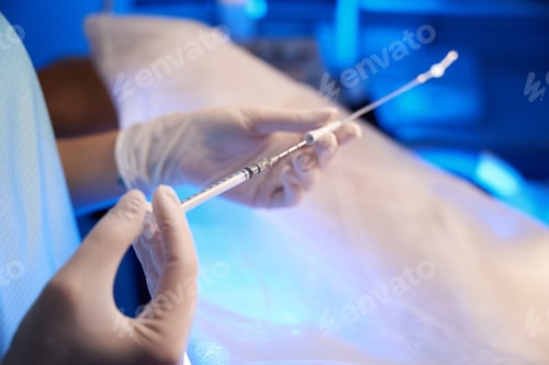 Preview: Close up of doctor hands using syringe for artificial fertilization