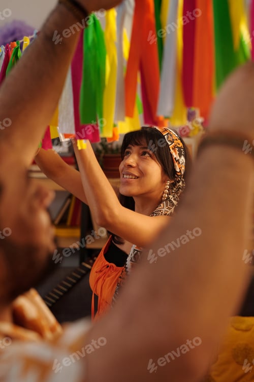 Preview: Hanging pennants of various colors