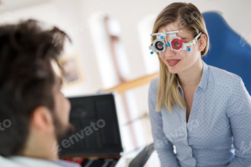 Preview: Woman doing eye test with optometrist in medical center