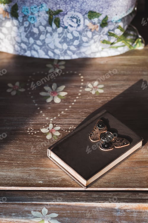 Preview: Vintage notebook with leather cover on the wooden table