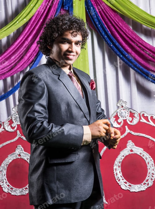 Preview: Handsome Indian groom in marriage ceremony