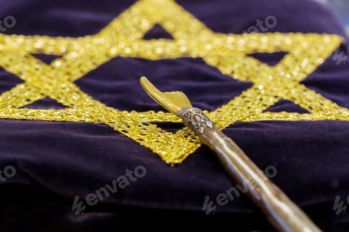 Preview: Stylish Yad carved pointer for reading the Torah