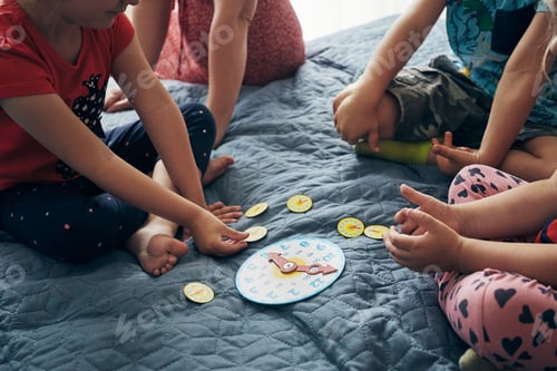 Preview: Kids learning how to tell time from clock and set the hands in the correct position. Preschoolers