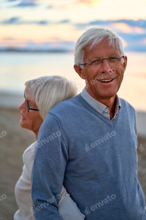 Preview: Senior couple on the beach